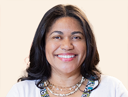 Keesha-Lu Mitra - Vicepresidenta principal y asesora jurídica