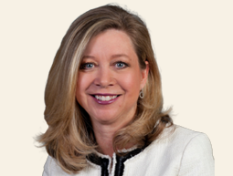 Lisa Stewart - Vicepresidenta principal – Área de mercado del este