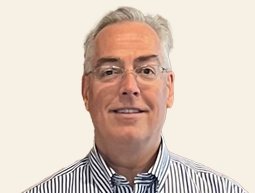 Joe Young - Vicepresidente principal y director general de inversiones