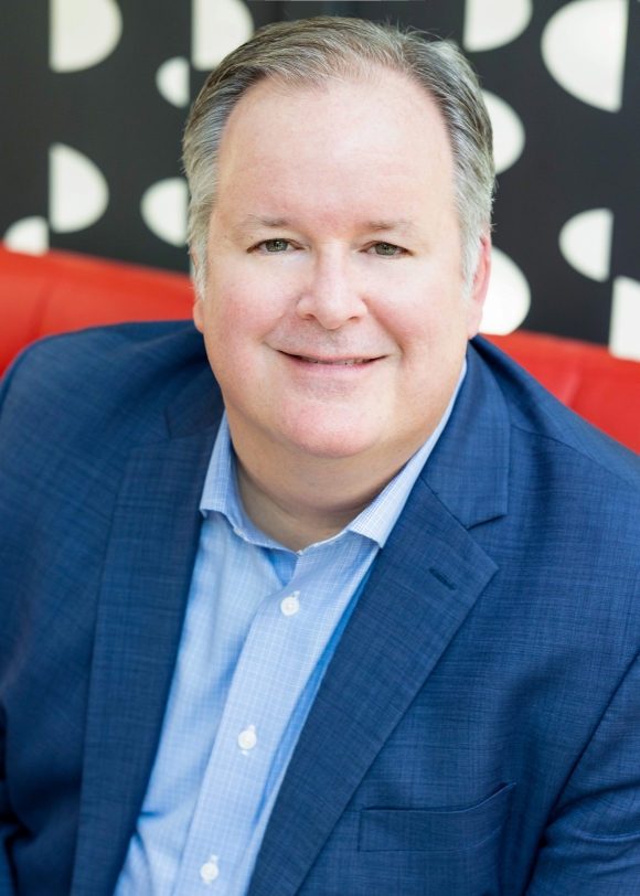 Jon Farney - Presidente y director general ejecutivo